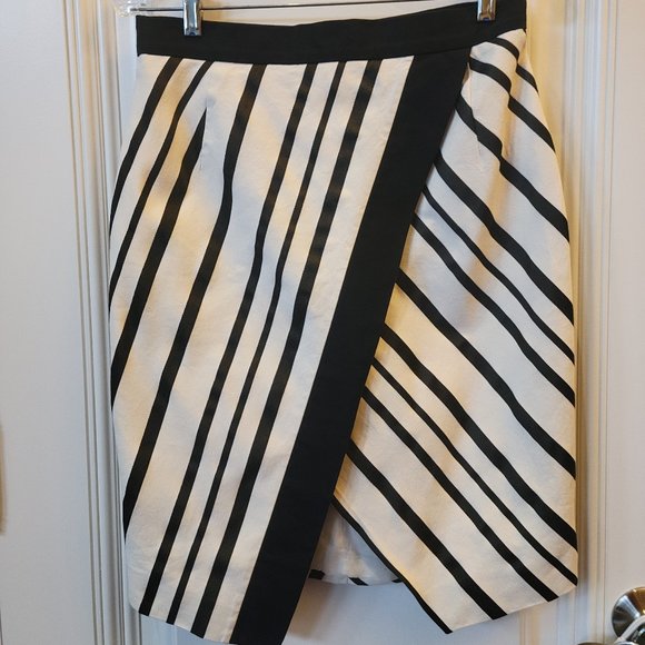 H & M Skirt - Picture 3 of 13